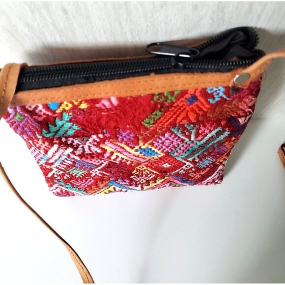 Woven Multicolor Guatemalan Boho Crossbody Zipper Pockets - Picture 8 of 9